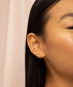 Astrid & Miyu Illusion Simple Stud Earrings In Gold