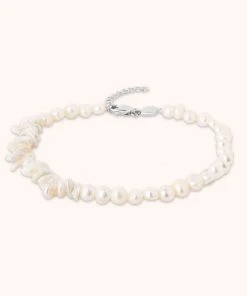 Astrid & Miyu New In Serenity Pearl Beaded Anklet In Silver