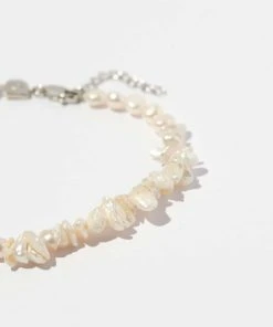 Astrid & Miyu New In Serenity Pearl Beaded Anklet In Silver