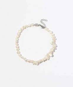 Astrid & Miyu New In Serenity Pearl Beaded Anklet In Silver