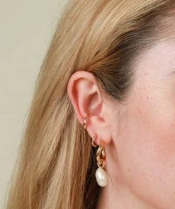 Astrid & Miyu New In Wave Ear Cuff In Gold 13 Astrid & Miyu New In Wave Ear Cuff In Gold