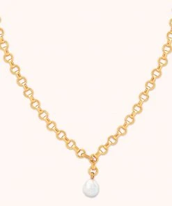 Astrid & Miyu Serenity Pearl Link Chain Necklace In Gold