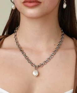 Astrid & Miyu Serenity Pearl Link Chain Necklace In Silver