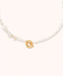 Astrid & Miyu Serenity Pearl Beaded T-Bar Necklace In Gold