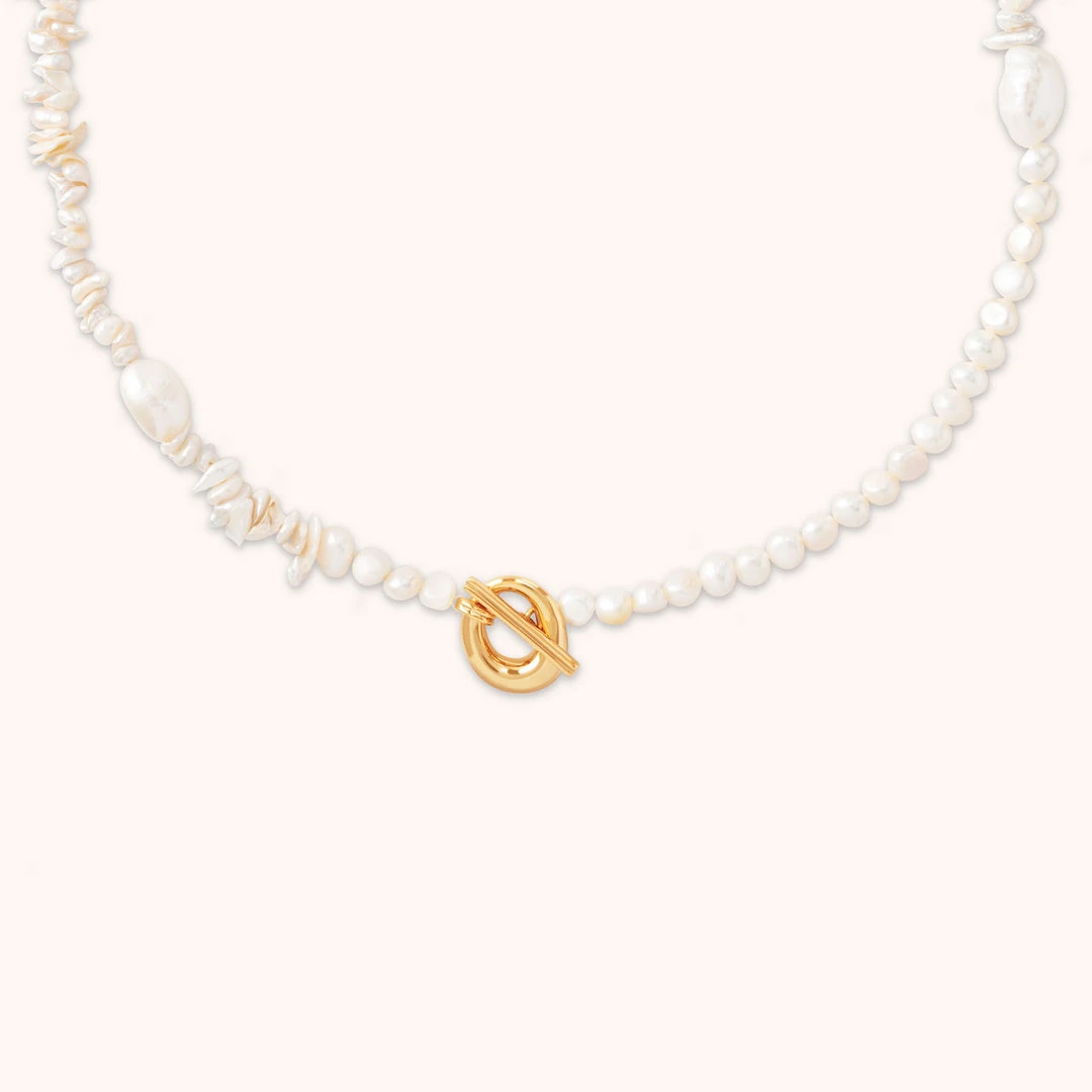 Astrid & Miyu Serenity Pearl Beaded T-Bar Necklace In Gold 3 Astrid & Miyu Serenity Pearl Beaded T-Bar Necklace In Gold