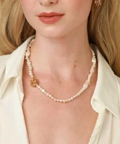 Astrid & Miyu Serenity Pearl Beaded T-Bar Necklace In Gold