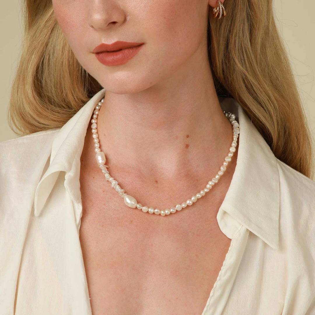 Astrid & Miyu Serenity Pearl Beaded T-Bar Necklace In Gold 14 Astrid & Miyu Serenity Pearl Beaded T-Bar Necklace In Gold