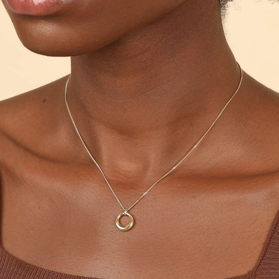 Astrid & Miyu Bold Halo Pendant Necklace In Gold 4 Astrid & Miyu Bold Halo Pendant Necklace In Gold