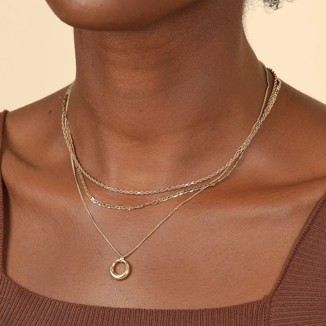 Astrid & Miyu Bold Halo Pendant Necklace In Gold 6 Astrid & Miyu Bold Halo Pendant Necklace In Gold