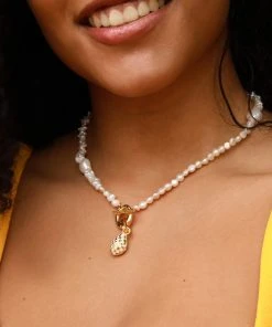 Astrid & Miyu Serenity Pearl Beaded T-Bar Necklace In Gold 21 Astrid & Miyu Serenity Pearl Beaded T-Bar Necklace In Gold