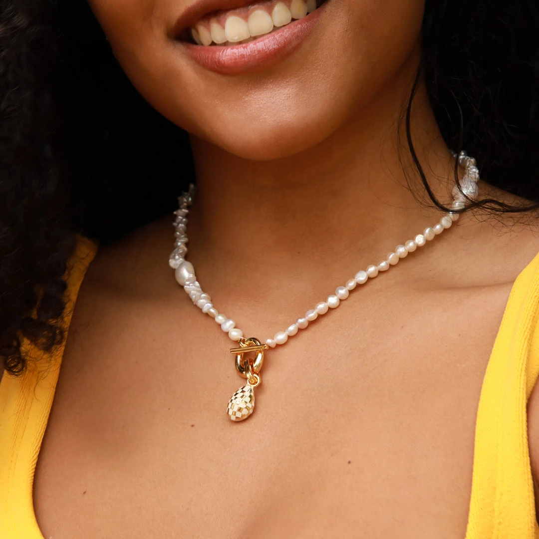 Astrid & Miyu Serenity Pearl Beaded T-Bar Necklace In Gold 7 Astrid & Miyu Serenity Pearl Beaded T-Bar Necklace In Gold