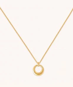 Astrid & Miyu Bold Halo Pendant Necklace In Gold