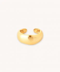 Astrid & Miyu Molten Ear Cuff In Gold