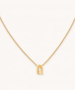 Astrid & Miyu Q Initial Pendant Necklace In Gold With Q Pendant Necklaces
