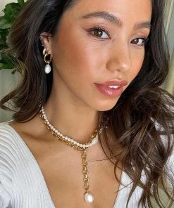 Astrid & Miyu Serenity Pearl Link Chain Necklace In Gold