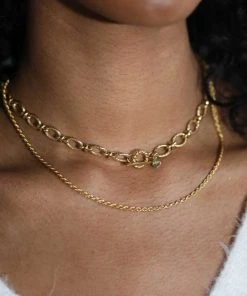 Astrid & Miyu Necklaces Textured Oval Link T-Bar Necklace In Gold