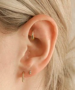 Astrid & Miyu Solid Gold Graduated Rook Hoop