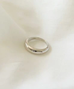 Astrid & Miyu Essential Dome Ring In Silver Rings