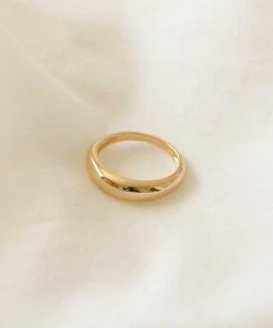 Astrid & Miyu Rings Essential Dome Ring In Gold