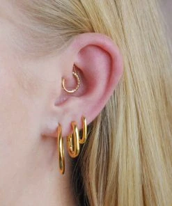 Astrid & Miyu Earrings Rectangular Hoops In Gold