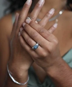 Astrid & Miyu Sale Rope Signet Ring In Silver