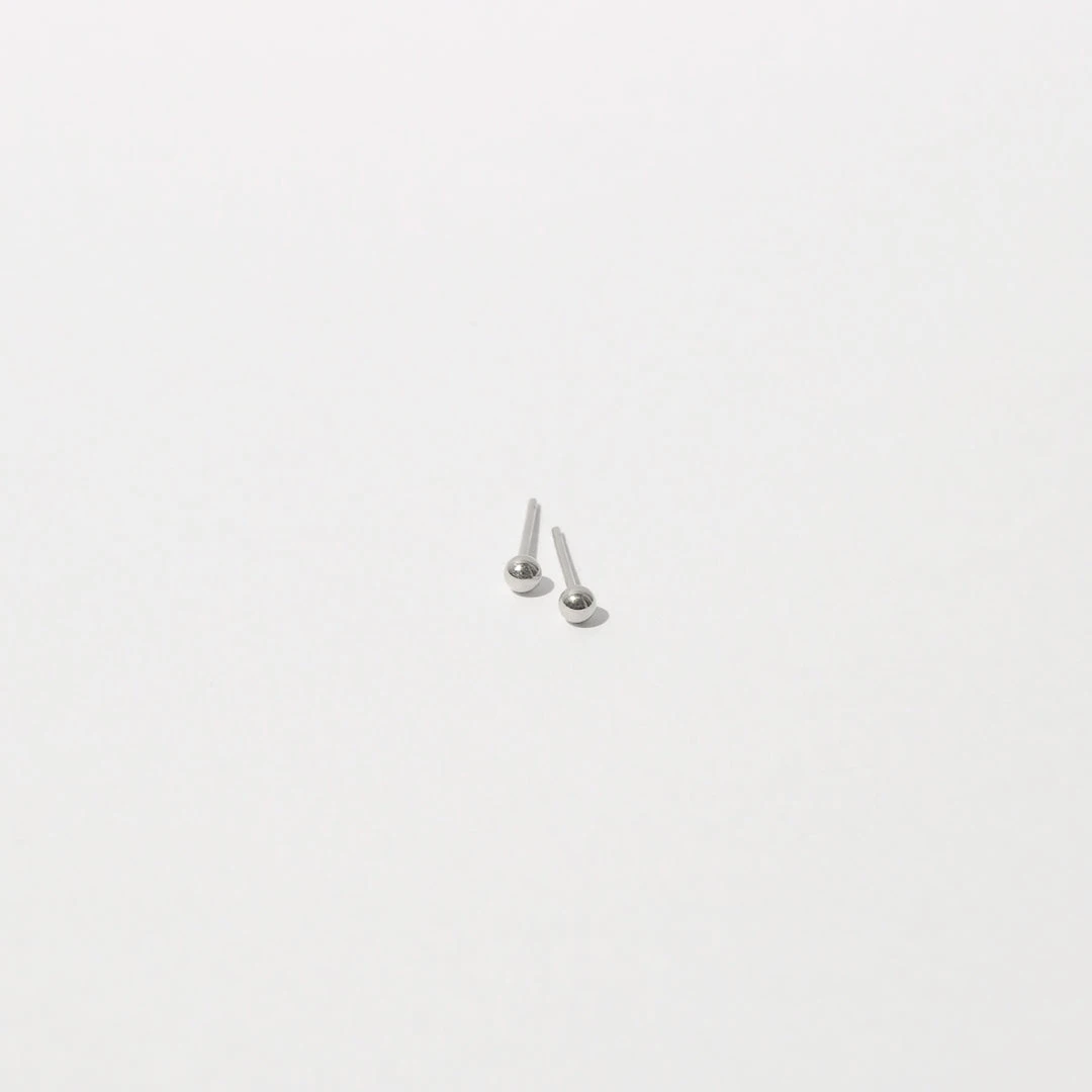 Astrid & Miyu Large Ball Stud Earrings In Solid White Gold 5 Astrid & Miyu Large Ball Stud Earrings In Solid White Gold