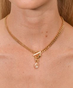 Astrid & Miyu Necklaces Duo T-Bar Necklace In Gold