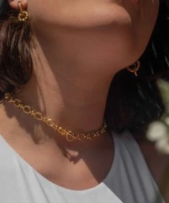 Astrid & Miyu Necklaces Textured Oval Link T-Bar Necklace In Gold