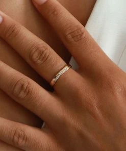 Astrid & Miyu Ara Ring In Gold