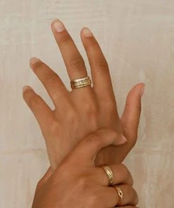 Astrid & Miyu Ara Ring In Gold