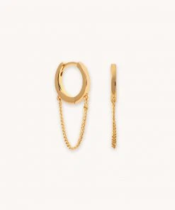 Astrid & Miyu Earrings Chain Huggies In Gold