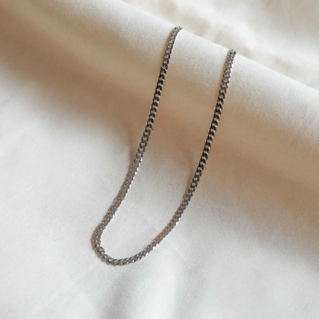 Astrid & Miyu Curb Chain Necklace In Silver 5 Astrid & Miyu Curb Chain Necklace In Silver
