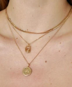 Astrid & Miyu Infinite Pendant Necklace In Gold
