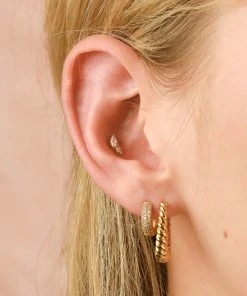 Astrid & Miyu Navette Wave Barbell In Gold