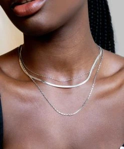 Astridandmiyu Rectangular Link Necklace Chain In Silver