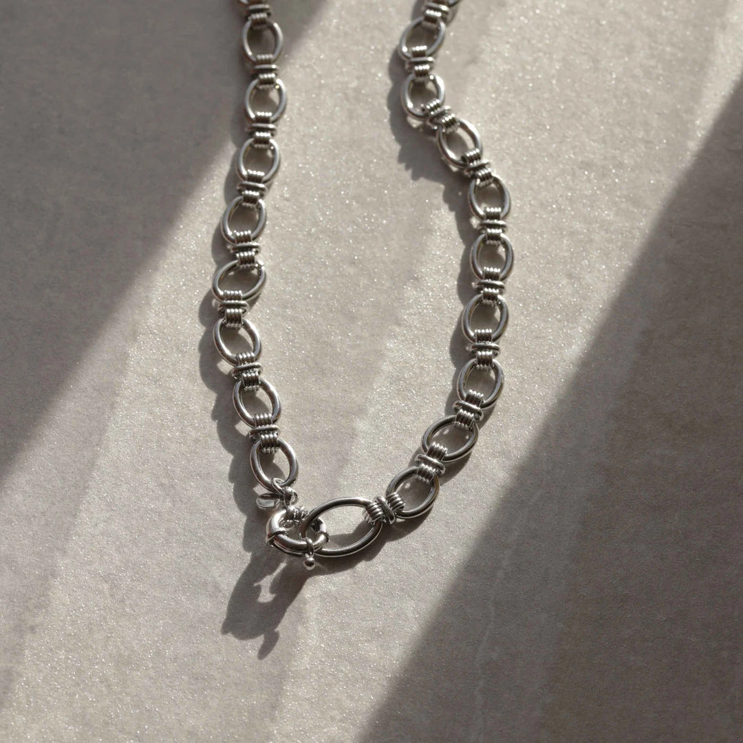 Astridandmiyu Ribbed Link Chain Necklace In Silver Sale 7 Astridandmiyu Ribbed Link Chain Necklace In Silver Sale