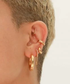 Astrid & Miyu Ripple Ear Cuff In Gold 9 Astrid & Miyu Ripple Ear Cuff In Gold