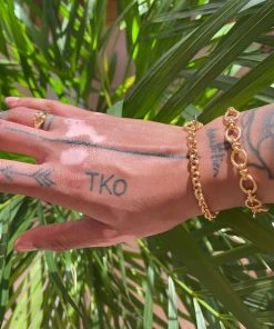 Astrid & Miyu Textured Oval Link T-Bar Bracelet In Gold