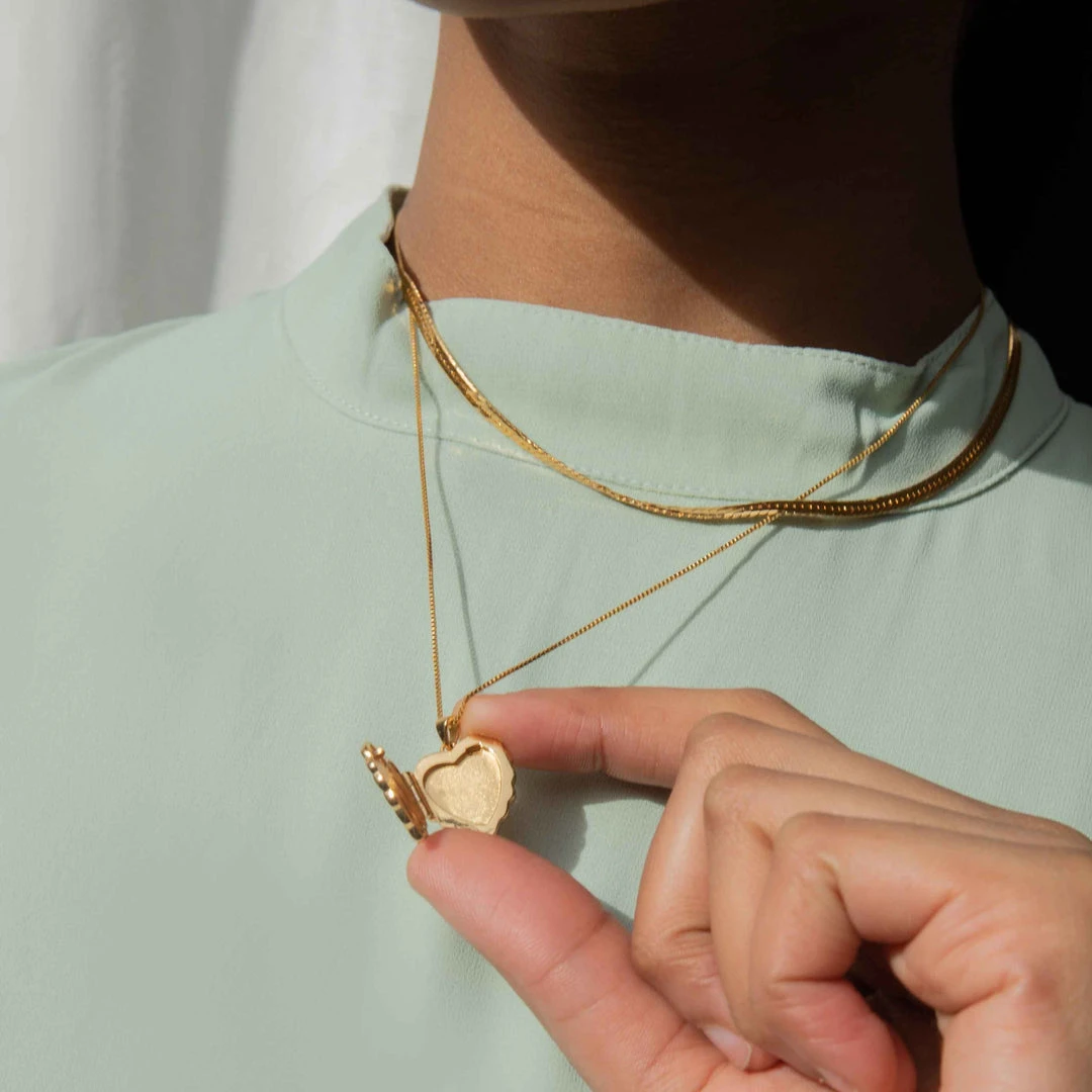 Astrid & Miyu Wreath Locket Pendant Necklace In Gold Sale 6 Astrid & Miyu Wreath Locket Pendant Necklace In Gold Sale